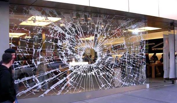 Apple Store Window: Broken Glass Window Decal to promote the iPod Hi-Fi